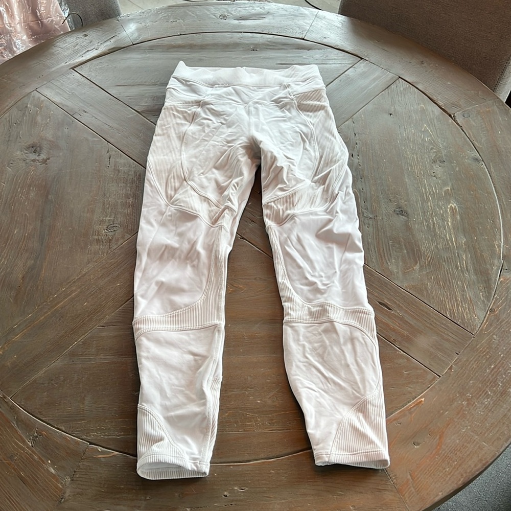 Lululemon exercise leggings. Condition nearly new. Barely worn. Six 6. Thick!